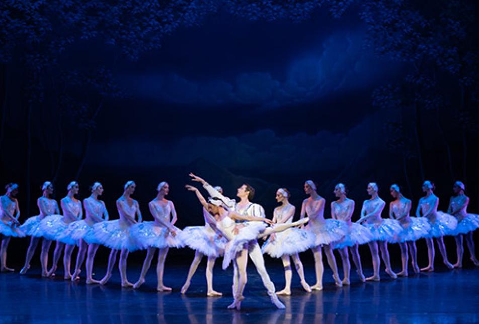 A scene from the Victorian State Ballet Swan Lake
